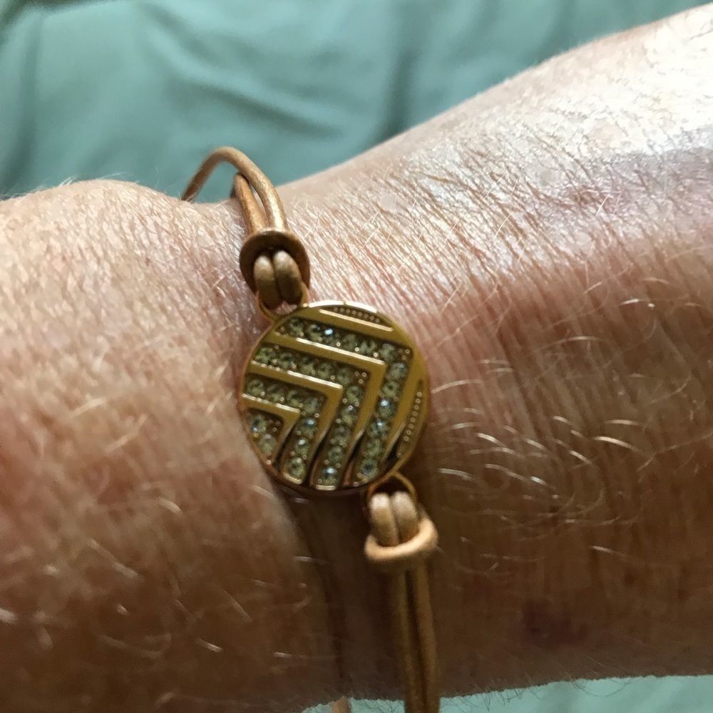 FOSSIL bracelet leather strap chevron pattern - Picture 2 of 4